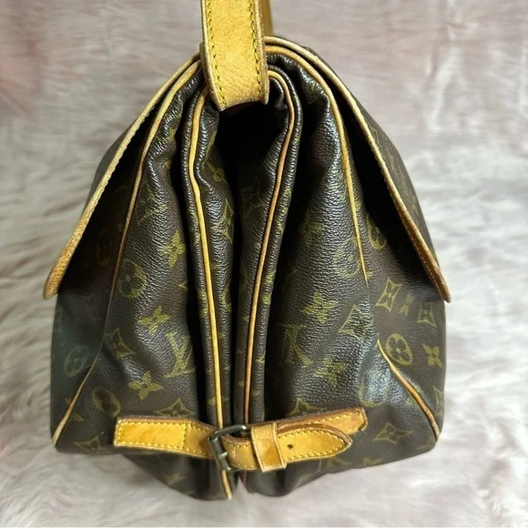 Louis Vuitton Saumur 35 Monogram Crossbody Messenger Bag - Picture 8 of 16